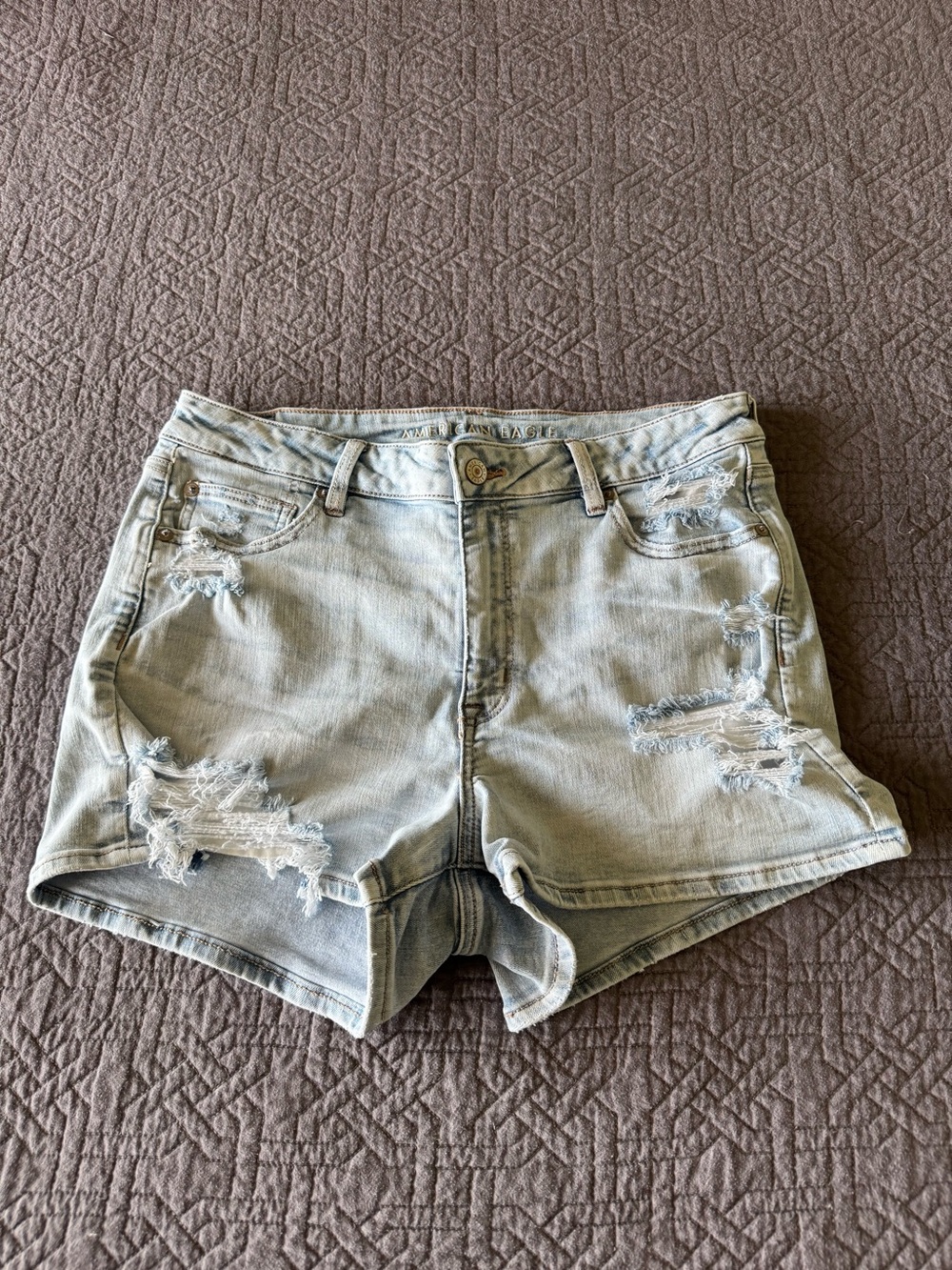 American Eagles Light Wash Distressed Women's Denim Shorts